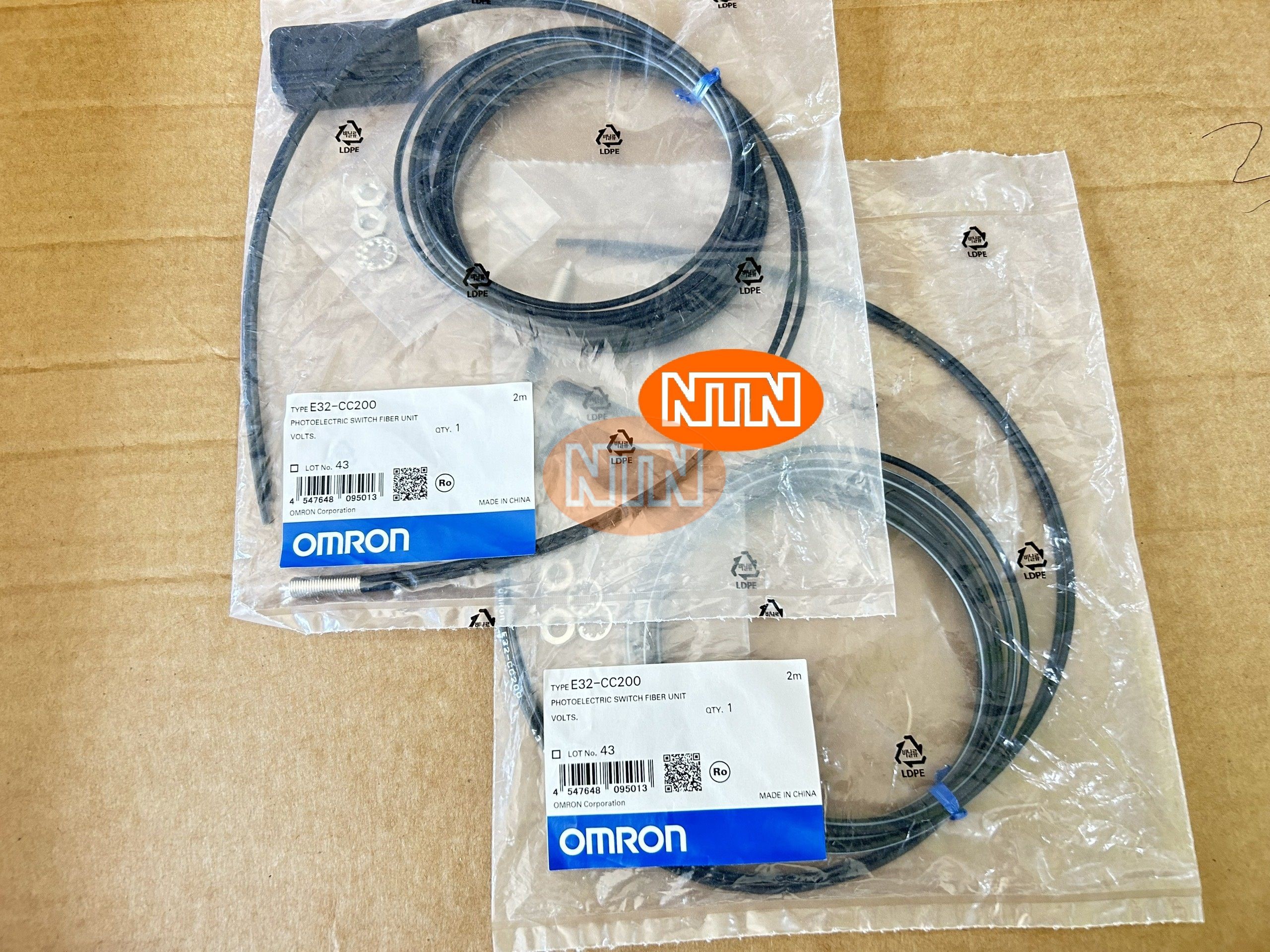 Fiber sensor Omron E32-CC200 Cảm biến sợi quang