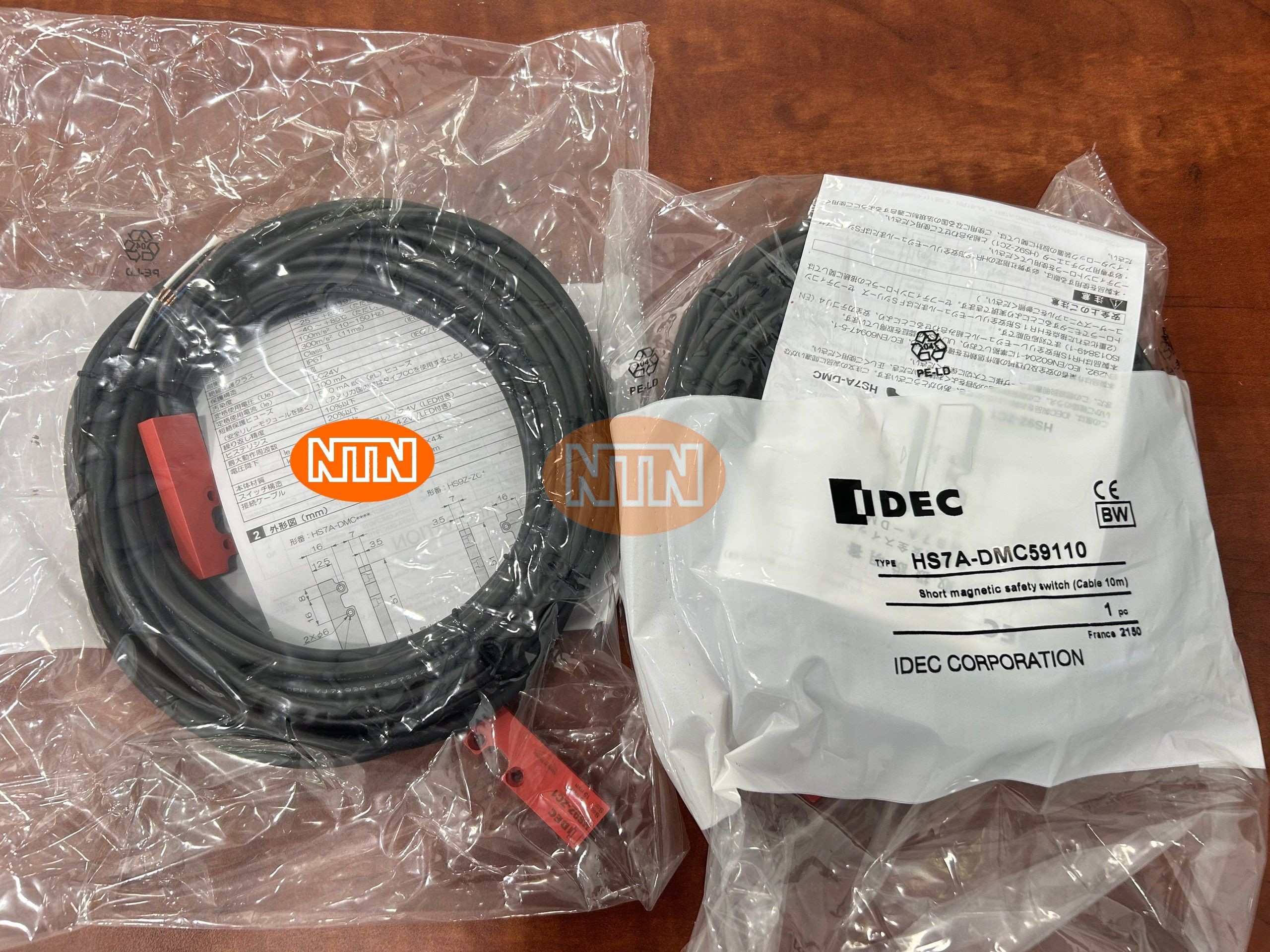 Safety switch Idec HS7A-DMC58110 Công tắc an toàn