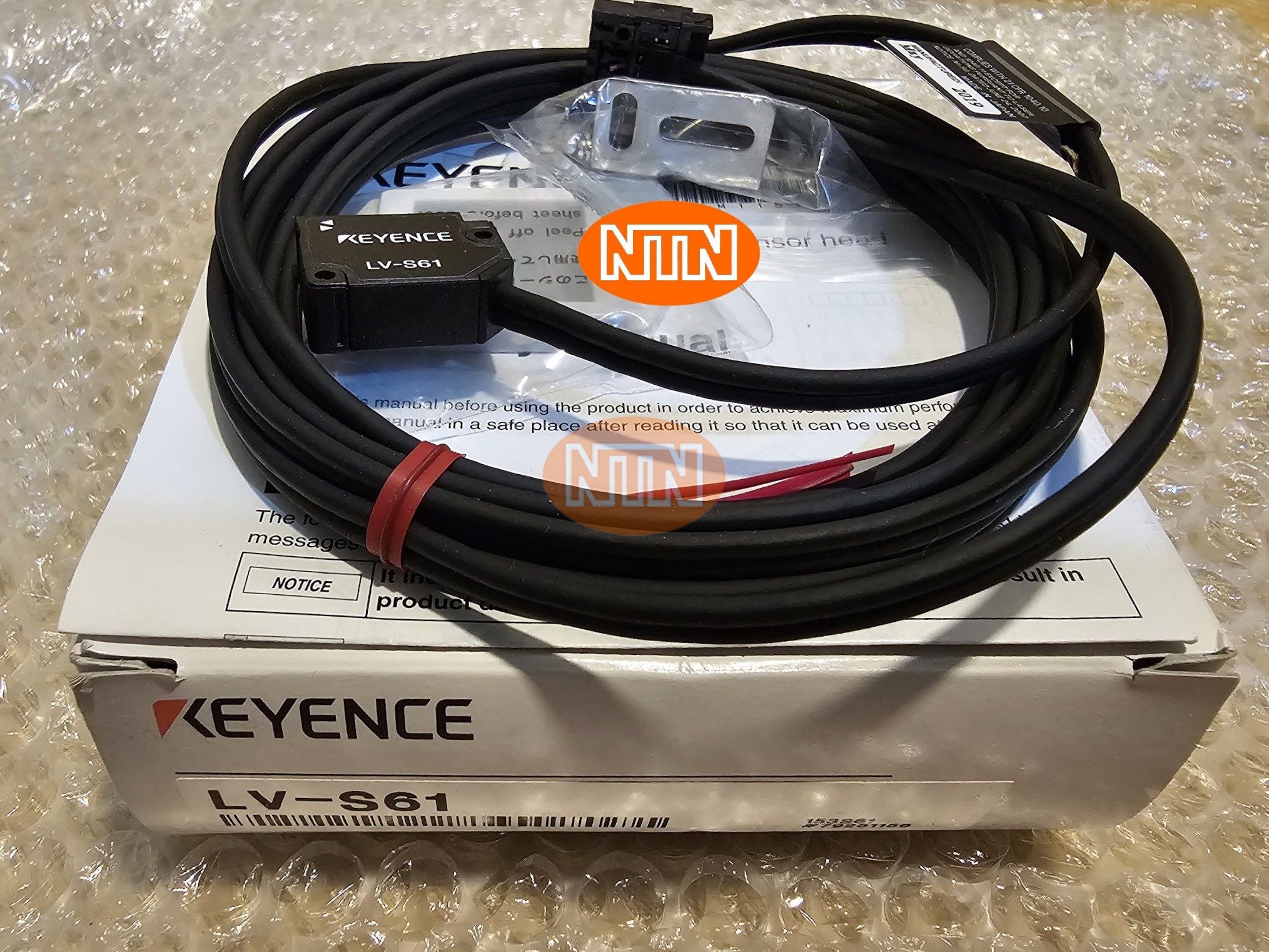 Laser sensor Keyence LV-S61 Cảm biến laser