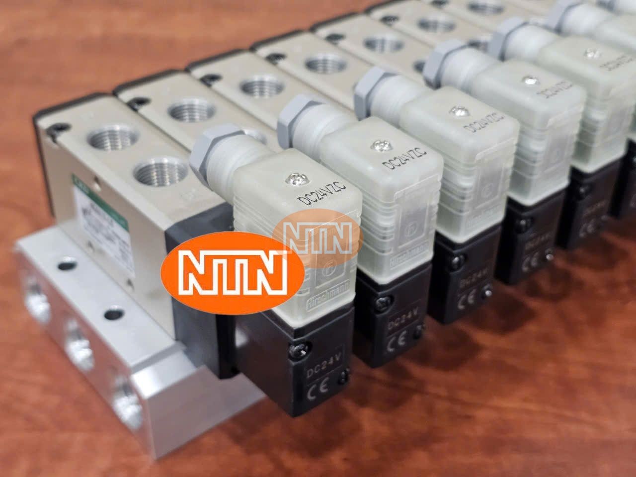 Solenoid Valve CKD M4KA410-10-LS-10-DC24V Cụm van điện từ